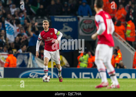 Londra, Regno Unito. 26 Nov, 2013. Arsenal defender Per MERTESACKER durante la UEFA Champions League Arsenal FC v Olympique De Marseille da Emirates Stadium. Credito: Azione Sport Plus/Alamy Live News Foto Stock