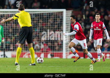 Londra, Regno Unito. 26 Nov, 2013. Arsenal centrocampista Mikel ARTETA durante la UEFA Champions League Arsenal FC v Olympique De Marseille da Emirates Stadium. Credito: Azione Sport Plus/Alamy Live News Foto Stock