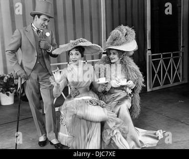 John Michael King, Julie Andrews e Cathleen Nesbitt, My Fair Lady, Broadway, New York City, 1956 Foto Stock