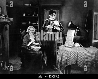 Virginia Cherrill e Charlie Chaplin sul set del film, luci della città, 1931 Foto Stock