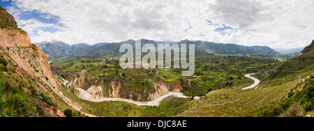 Vista panoramica della Valle di Colca, a nord di Arequipa, Perù. Foto Stock