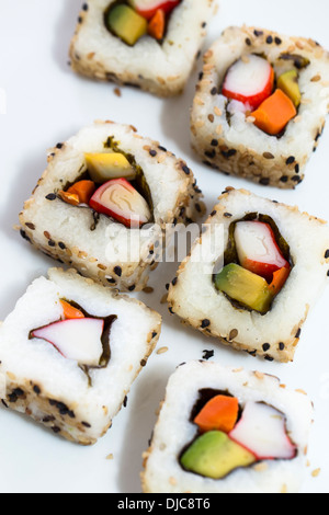 Sushi su bianco Foto Stock