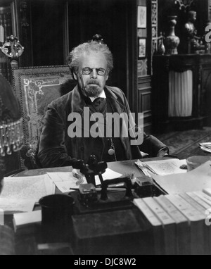 Paul Muni sul set del film La Vita di Emile Zola, 1937 Foto Stock