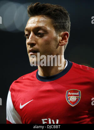 Londra, Regno Unito. 26 Nov, 2013. ( Mesut Ozil di Arsenal reagisce durante la UEFA Champions League Group F match tra Arsenal e Marsiglia a Emirates Stadium a Londra, in Gran Bretagna il 9 novembre 26, 2013. Arsenal ha vinto 2-0 Credito: Xinhua/Alamy Live News Foto Stock