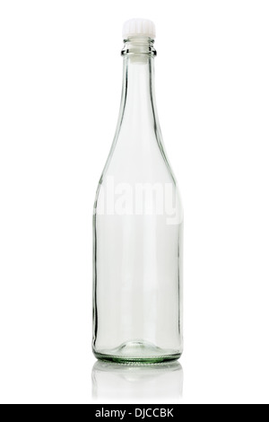 Svuotare la bottiglia di vetro con tappo in plastica su sfondo bianco Foto Stock