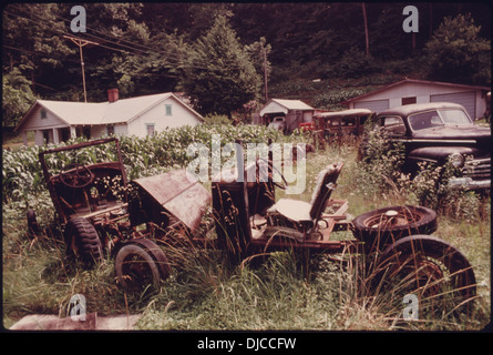 Vecchia auto a Warren Brown residence sulla strada HAMBY IN HELEN, GEORGIA, nei pressi di ROBERTSTOWN. HELEN era una tipica piccola . 701 Foto Stock