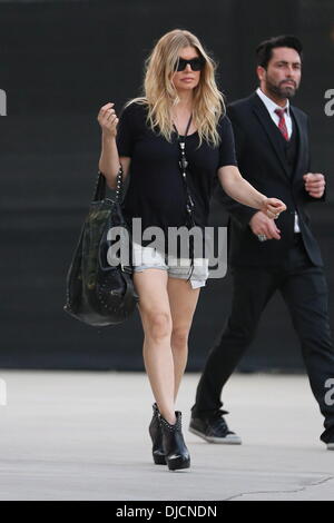 Fergie, aka Stacy Ferguson, visto uscire il Maxfield boutique a Beverly Hills. Los Angeles, California - 30.08.12 Foto Stock