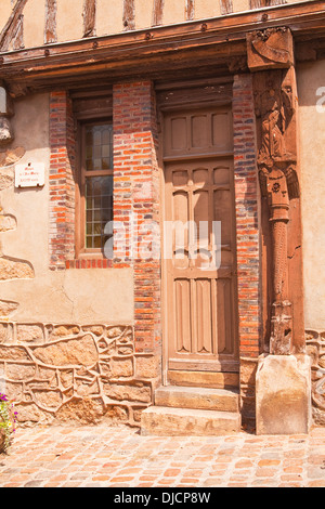 Graticcio casa nella città di Joigny, Borgogna. Foto Stock