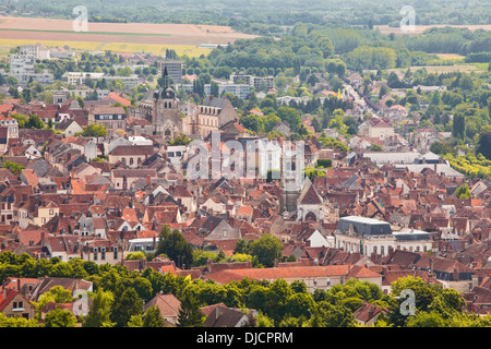 La città di Joigny in Borgogna, Francia. Foto Stock