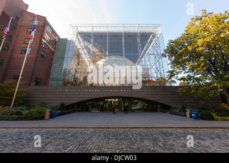 Il Centro Rose per la terra e lo spazio al Museo Americano di Storia Naturale, Manhattan, New York City, Stati Uniti d'America. Foto Stock