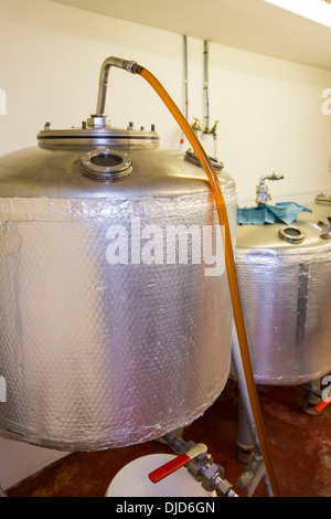 Il micro birreria collegata alla nave a bassa Newton dal mare, Northumberland, Regno Unito, che infusi tutti la propria birra. Foto Stock