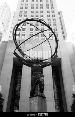 Il Rockefeller Center Statua di Atlas, Fifth Avenue, Manhattan, New York City, Stati Uniti d'America. Foto Stock