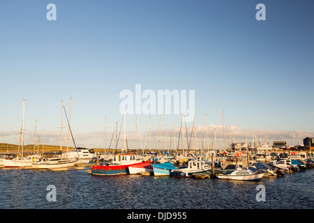 Camminare nella marina di camminare, Northumberland, Regno Unito. Foto Stock
