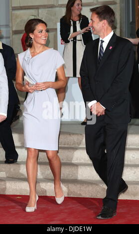 Caterina, duchessa di Cambridge, (aka Kate Middleton) e Segretario della cultura Jeremy Hunt del Regno Unito industrie creative Reception supportato dalla Fondazione Forum presso la Royal Academy of Arts - arrivi a Londra, Inghilterra - 30.07.12 Foto Stock