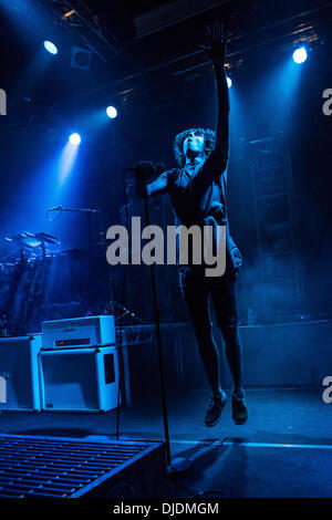 Milano Italia. Il 25 novembre 2013. Il Britannico metalcore band mi portano l'orizzonte si esibisce dal vivo presso il music club Alcatraz Credito: Rodolfo Sassano/Alamy Live News Foto Stock