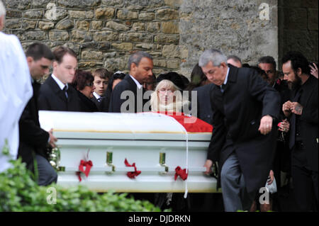 Dwina Gibb i funerali di Robin Gibb svoltasi nella sua città natale di Thame Oxfordshire, Inghilterra - 08.06.12 Foto Stock