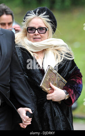 Dwina Gibb i funerali di Robin Gibb svoltasi nella sua città natale di Thame Oxfordshire, Inghilterra - 08.06.12 Foto Stock