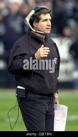 Jan 12, 2003; Oakland, CA, Stati Uniti d'America; Oakland Raiders head coach Bill Callahan. Foto Stock