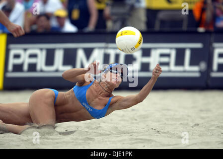 Jun 14, 2003; San Diego, CA, Stati Uniti d'America; HOLLY MCPEAK all'AVP Professional Pallavolo - San Diego, CA - Giugno XIV - 15th, 2003. Foto Stock