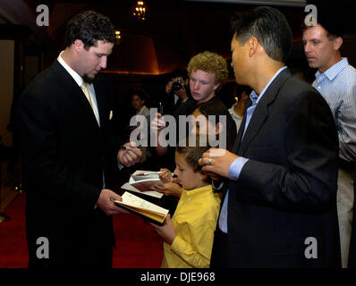 Jun 27, 2004; Los Angeles, CA, Stati Uniti d'America; LA Dodgers brocca Eric Gagne al XIX annuale di Cedars-Sinai Medical Center sport spettacolare. Foto Stock