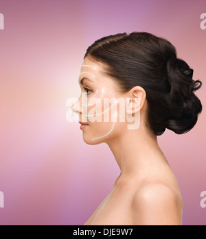 Sorridente giovane donna Foto Stock