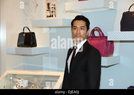 Shanghai, Cina. 23 Nov, 2013. Il coreano star Song Seung Heon assiste cerimonia di apertura in Cina a Shanghai il sabato 23 novembre, 2013. © TopPhoto/Alamy Live News Foto Stock