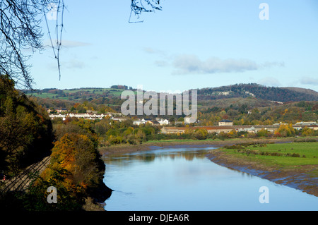 Chepstow e il fiume Wye dal Wales coast Path, Monmouthshire, Galles del Sud. Foto Stock