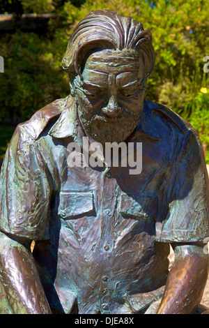 Statua di Gerald Durrell, Durrell Wildlife Park, Jersey, Isole del Canale Foto Stock