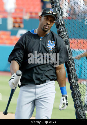 Jul 10, 2004; Miami, FL, Stati Uniti d'America; New York Mets' destra fielder RICHARD HIDALGO prende Batting Practice prima della New York Mets v.Florida Marlins baseball gioco, Sabato 10 Luglio, 2004 al Pro Player Stadium di Miami, FL. Il Florida Marlins sconfitto il New York Mets 5-2. Foto Stock