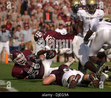 Oct 23, 2004; College Station, TX, Stati Uniti d'America; NCAA College Foootball - Texas A&M running back Courtney scorses Lewis una seconda metà touchdown durante l'azione contro il Colorado in College Station su Sabato, Ottobre 23, 2004. Texas A&M è classificato diciassettesimo nella nazione. Foto Stock