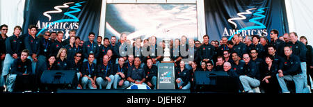 Mar 30, 2003 - Auckland, Nuova Zelanda - concorrenti di partecipare nel 2003 Coppa America di vela concorso gara tra Team NZ e Alinghi svoltasi a Auckland, Nuova Zelanda Janurary-March 2003. (Credito Immagine: © Rafael Ben-Ari/camaleonti occhio/ZUMA Premere) Restrizioni: data esatta sconosciuto! Foto Stock