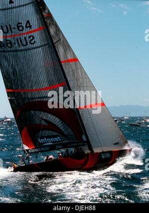 Mar 30, 2003 - Auckland, Nuova Zelanda - concorrenti di partecipare nel 2003 Coppa America di vela concorso gara tra Team NZ e Alinghi svoltasi a Auckland, Nuova Zelanda Janurary-March 2003. (Credito Immagine: © Rafael Ben-Ari/camaleonti occhio/ZUMA Premere) Restrizioni: data esatta sconosciuto! Foto Stock