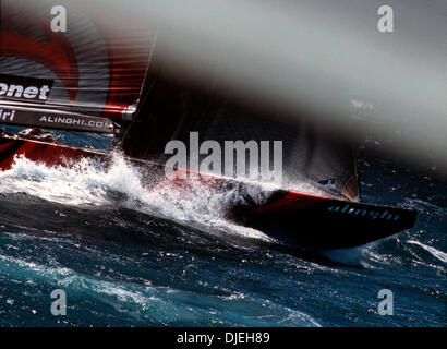 Mar 30, 2003 - Auckland, Nuova Zelanda - concorrenti di partecipare nel 2003 Coppa America di vela concorso gara tra Team NZ e Alinghi svoltasi a Auckland, Nuova Zelanda Janurary-March 2003. (Credito Immagine: © Rafael Ben-Ari/camaleonti occhio/ZUMA Premere) Restrizioni: data esatta sconosciuto! Foto Stock