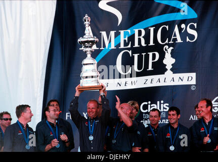 Mar 30, 2003 - Auckland, Nuova Zelanda - concorrenti di partecipare nel 2003 Coppa America di vela concorso gara tra Team NZ e Alinghi svoltasi a Auckland, Nuova Zelanda Janurary-March 2003. (Credito Immagine: © Rafael Ben-Ari/camaleonti occhio/ZUMA Premere) Restrizioni: data esatta sconosciuto! Foto Stock