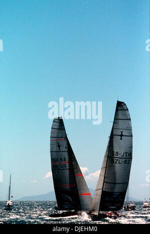 Mar 30, 2003 - Auckland, Nuova Zelanda - concorrenti di partecipare nel 2003 Coppa America di vela concorso gara tra Team NZ e Alinghi svoltasi a Auckland, Nuova Zelanda Janurary-March 2003. (Credito Immagine: © Rafael Ben-Ari/camaleonti occhio/ZUMA Premere) Restrizioni: data esatta sconosciuto! Foto Stock