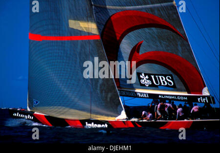 Mar 30, 2003 - Auckland, Nuova Zelanda - concorrenti di partecipare nel 2003 Coppa America di vela concorso gara tra Team NZ e Alinghi svoltasi a Auckland, Nuova Zelanda Janurary-March 2003. (Credito Immagine: © Rafael Ben-Ari/camaleonti occhio/ZUMA Premere) Restrizioni: data esatta sconosciuto! Foto Stock