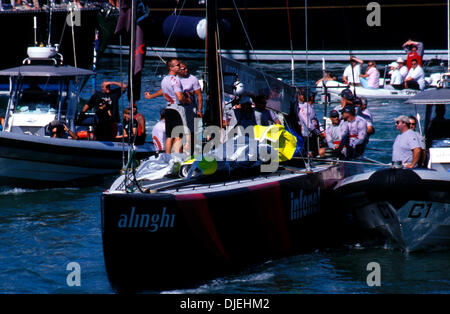 Mar 30, 2003 - Auckland, Nuova Zelanda - concorrenti di partecipare nel 2003 Coppa America di vela concorso gara tra Team NZ e Alinghi svoltasi a Auckland, Nuova Zelanda Janurary-March 2003. (Credito Immagine: © Rafael Ben-Ari/camaleonti occhio/ZUMA Premere) Restrizioni: data esatta sconosciuto! Foto Stock