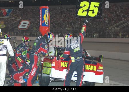 Settembre 08, 2007 - Richmond, VA, Stati Uniti d'America - Casey Mears durante un pit stop alla Nascar Chevy Rock and Roll 400 gara al Circuito Internazionale di Richmond. (Credito Immagine: © Tina Fultz/ZUMA Press) Foto Stock