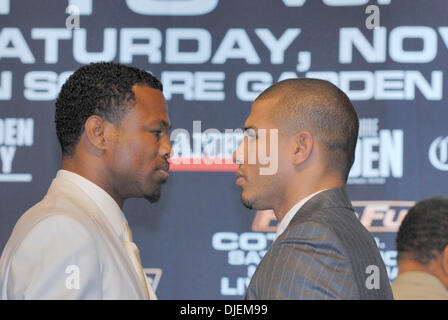 Sep 10, 2007 - Los Angeles, CA, Stati Uniti d'America - " zucchero " SHANE MOSLEY (44-4-0 37KO) volti Miguel Angel COTTO (30-25-0) il 10 novembre al Madison Square Garden per la WBA Welterweight Title. (Credito Immagine: © Rob DeLorenzo/ZUMA Press) Foto Stock