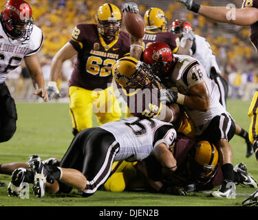 Settembre 15, 2007 - Tempe, AZ ..Keegan Aringa #24 della Arizona State Sun Devils raggiunge per la zona di estremità contro i San Diego State Aztecs presso Sun Devil Stadium di Tempe, Arizona. Max Simbron/CSM..Sun Devils sconfitto gli Aztechi 13-13 (credito Immagine: © Max Simbron/Cal Sport Media) Foto Stock