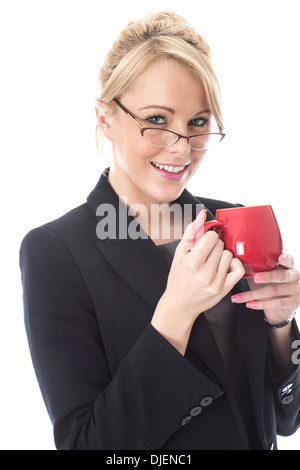 Modello rilasciato. Attraente giovane donna d'affari di bere una tazza di tè Foto Stock