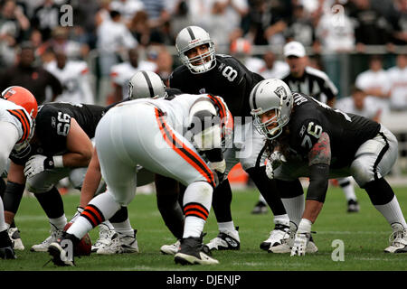 Domenica sept. 23, 2007 Oakland, CA. - Oakland Raiders quarterback Daunte Culpepper compilato per Josh McCown McCown dopo aver lasciato il gioco con un pregiudizio..Jorgen Gulliksen/Register.Tutti i nomi cq. (Credito Immagine: © Napa Valley Register/ZUMApress.com) Foto Stock