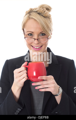 Modello rilasciato. Attraente giovane donna d'affari di bere una tazza di tè Foto Stock