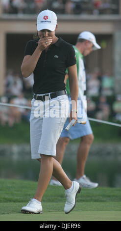 7 Ottobre 2007 - Blackhawk, CA, Stati Uniti d'America - LPGA player Lorena Ochoa dal Messico reagisce alla mancanza di un birdie putt sul diciottesimo verde a Blackhawk Country Club, domenica, 14 ottobre 2007 il secondo tirante foro di rottura dei farmaci anela la sfida. (Credito Immagine: © Jay Solmonson/Contra Costa Times/ZUMA Press) Foto Stock