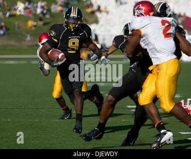 Oct 27, 2007 - Columbia, Missouri, Stati Uniti d'America - Missouri #9 JEREMY MACLIN costeggia l'Iowa State cicloni di difesa. La Missouri Tigers sconfitto Iowa State 42-28 ad una folla di 53,386 persone. Le tigri sono ora classificato # 9 nella nazione in entrambe la BCS e AP sondaggi. (Credito Immagine: © Patrick T Fallon/ZUMA Press) Foto Stock