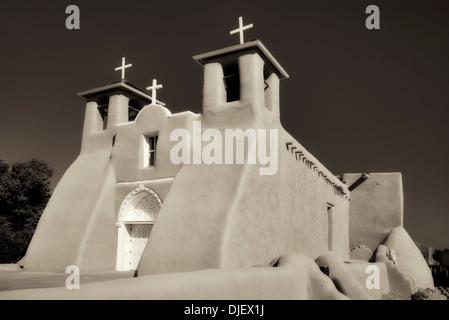 San Francisco de Asis chiesa cattolica. Taos New Mexico Foto Stock