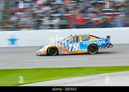 03 nov 2007 - Fort Worth, Texas, Stati Uniti d'America - Tony Stewart che ha iniziato nel 2° posto e finito in 7° durante la NASCAR Busch Series gara al Texas Motor Speedway. (Credito Immagine: © David Bailey/ZUMA Press) Foto Stock