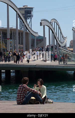 Turista giovane prendendo le foto di ogni altro, Barcellona, Spagna Foto Stock