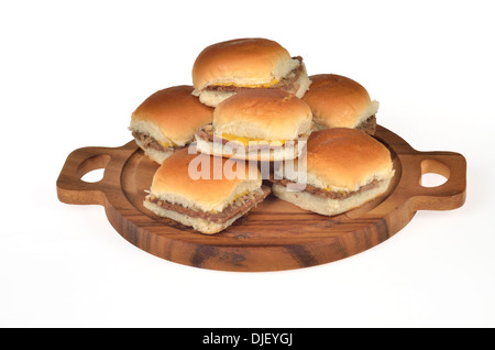 Vassoio di burger cursori con formaggio in rotoli Foto Stock