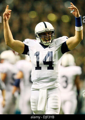 Dic 29, 2007 - San Antonio, Texas, Stati Uniti d'America - Penn State ANTHONY MORELLI celebra il suo team 24-17 win over Texas A&M durante il Valero Alamobowl sabato 29 dicembre, 2007 al Alamodome. (Credito Immagine: © Edward A. Ornelas/San Antonio Express-News/ZUMA Premere) Restrizioni: * San Antonio, Seattle quotidiani e tabloid USA diritti * Foto Stock